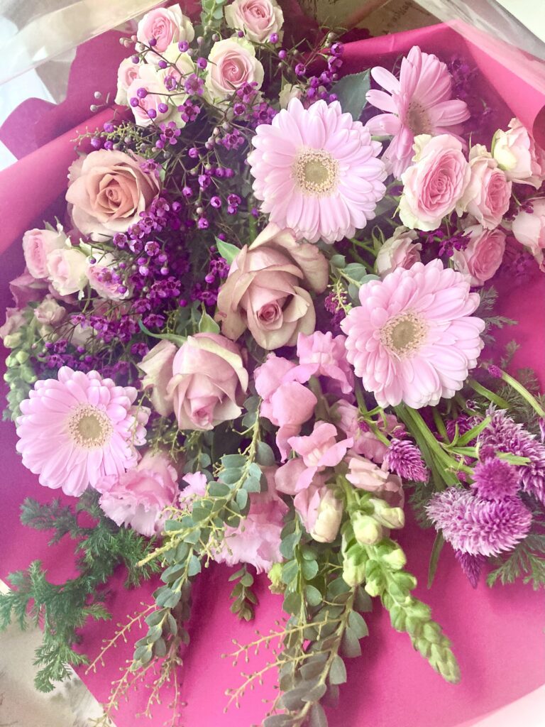 ピンクの華やか お祝いブーケ